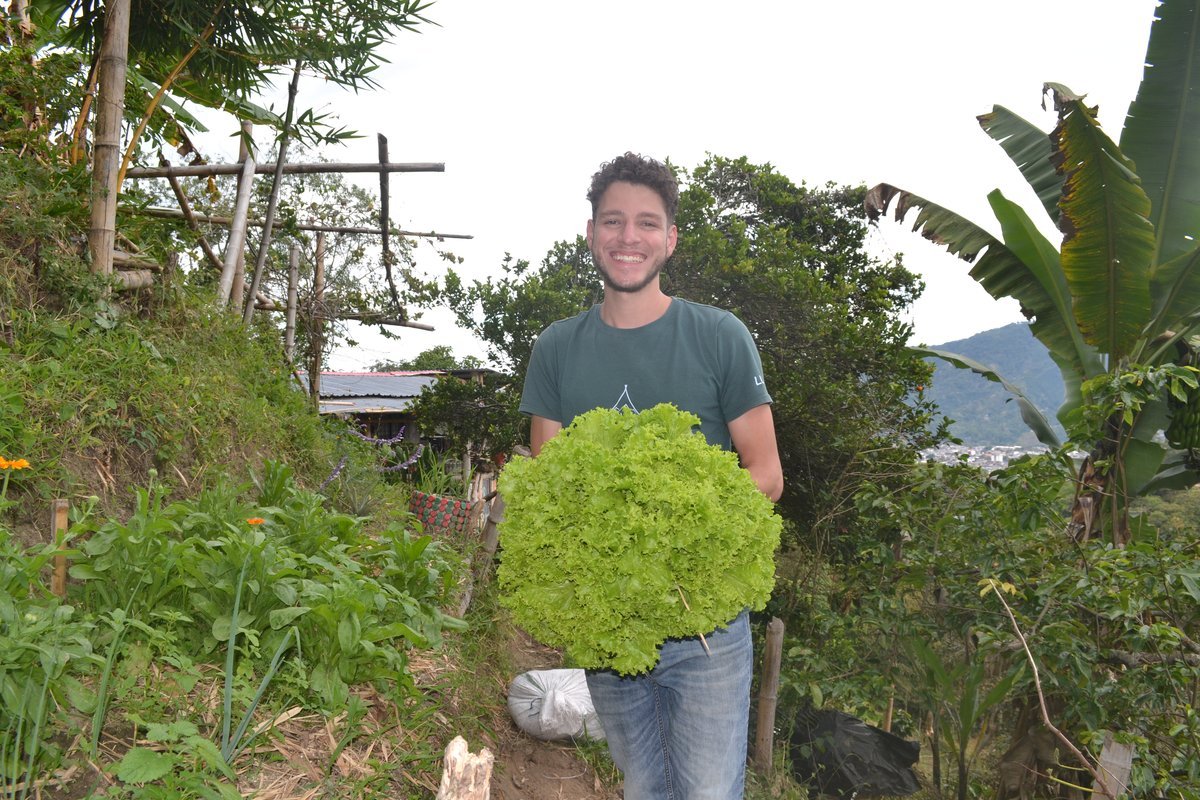 Comunidad participando en el Proyecto Alura de bioinsumos agroecológicos
